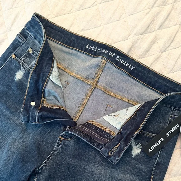 🆕 Articles of Society distressed jeans, NWT in Prairie wash, size 29. Brand NWT - Picture 3 of 8